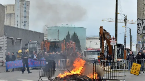 Les dépôts pétroliers de Brest, Lorient et Vern sur Seiche bloqués